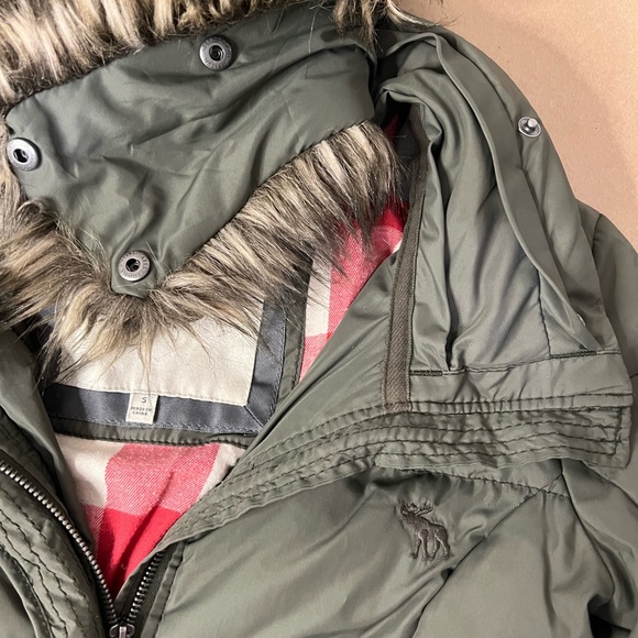 Abercrombie & Fitch Puffer Jacket - Picture 2 of 7